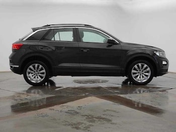Used Volkswagen T-Roc 2019 for sale - 78746050: Photo
