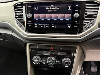 Used Volkswagen T-Roc 2020 for sale - 78134743: Photo