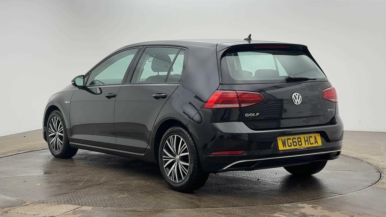 Used Volkswagen Golf 2018 for sale - 77097682: Photo 3