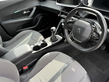 Used Peugeot 2008 2021 for sale - 78154600: Photo