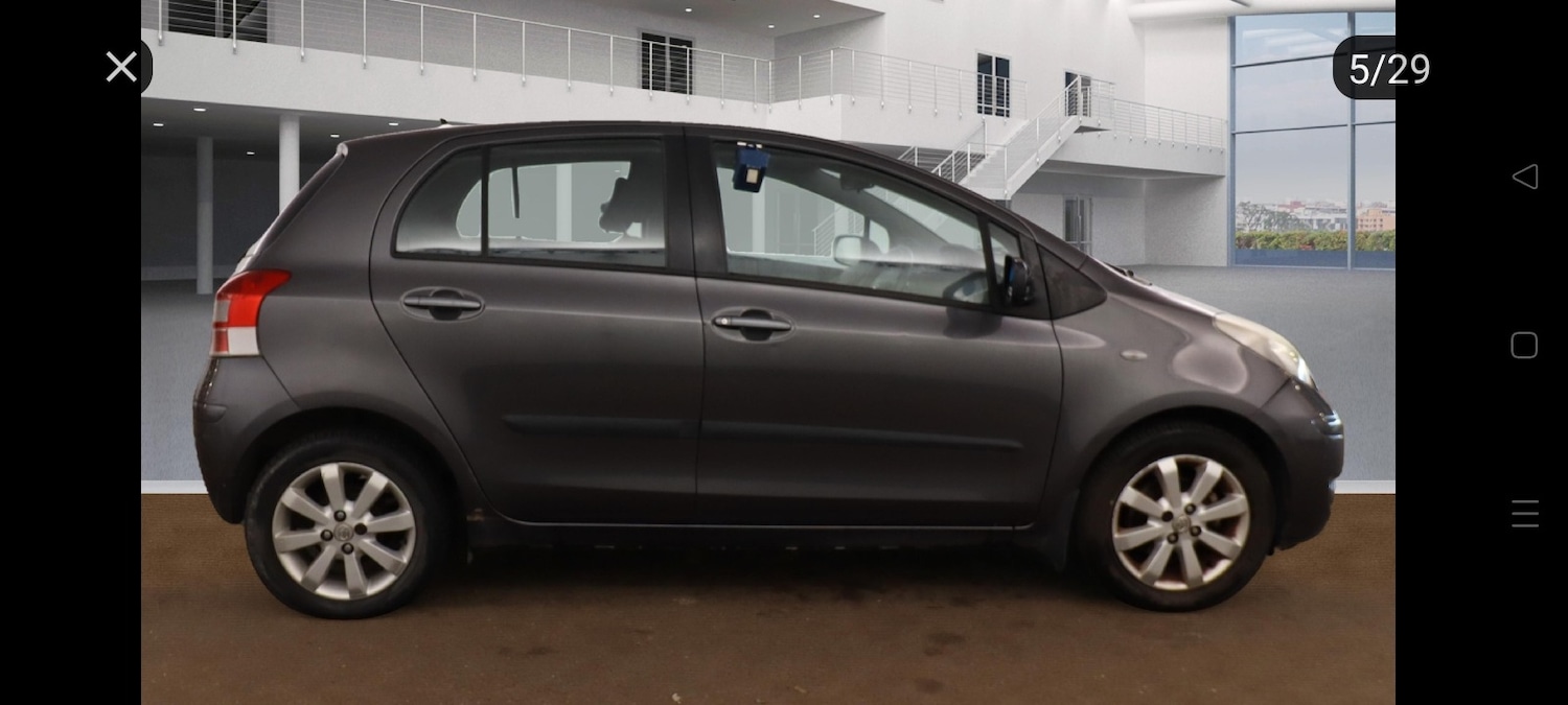 Used Toyota Yaris 2011 for sale - 76305176: Photo 3