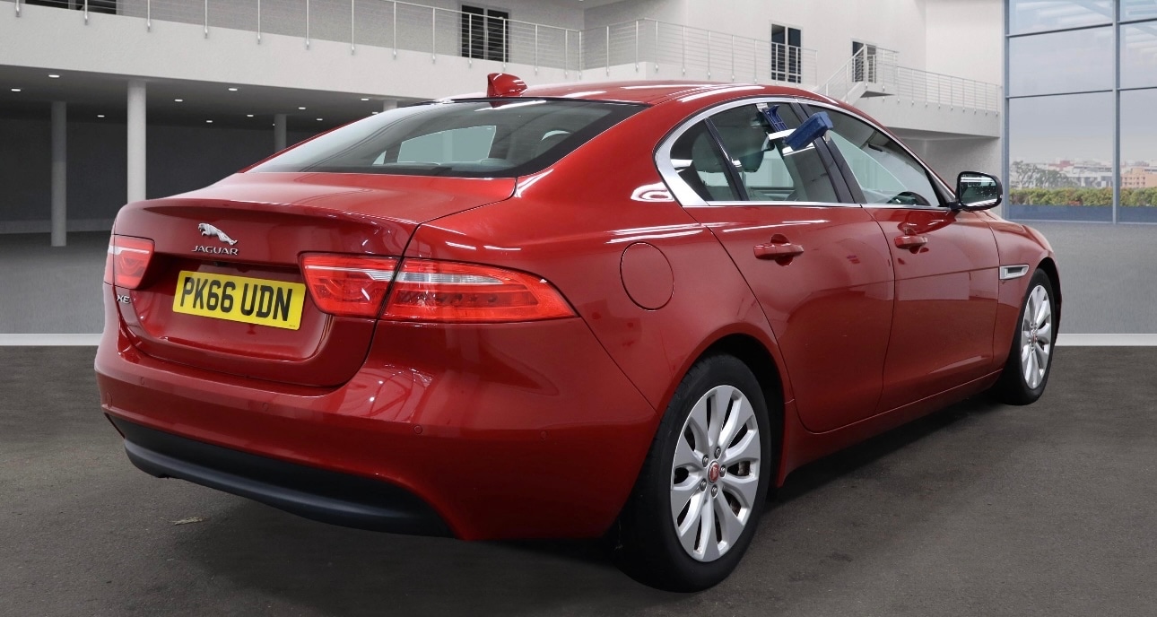 Used Jaguar XE 2016 for sale - 76946147: Photo 2