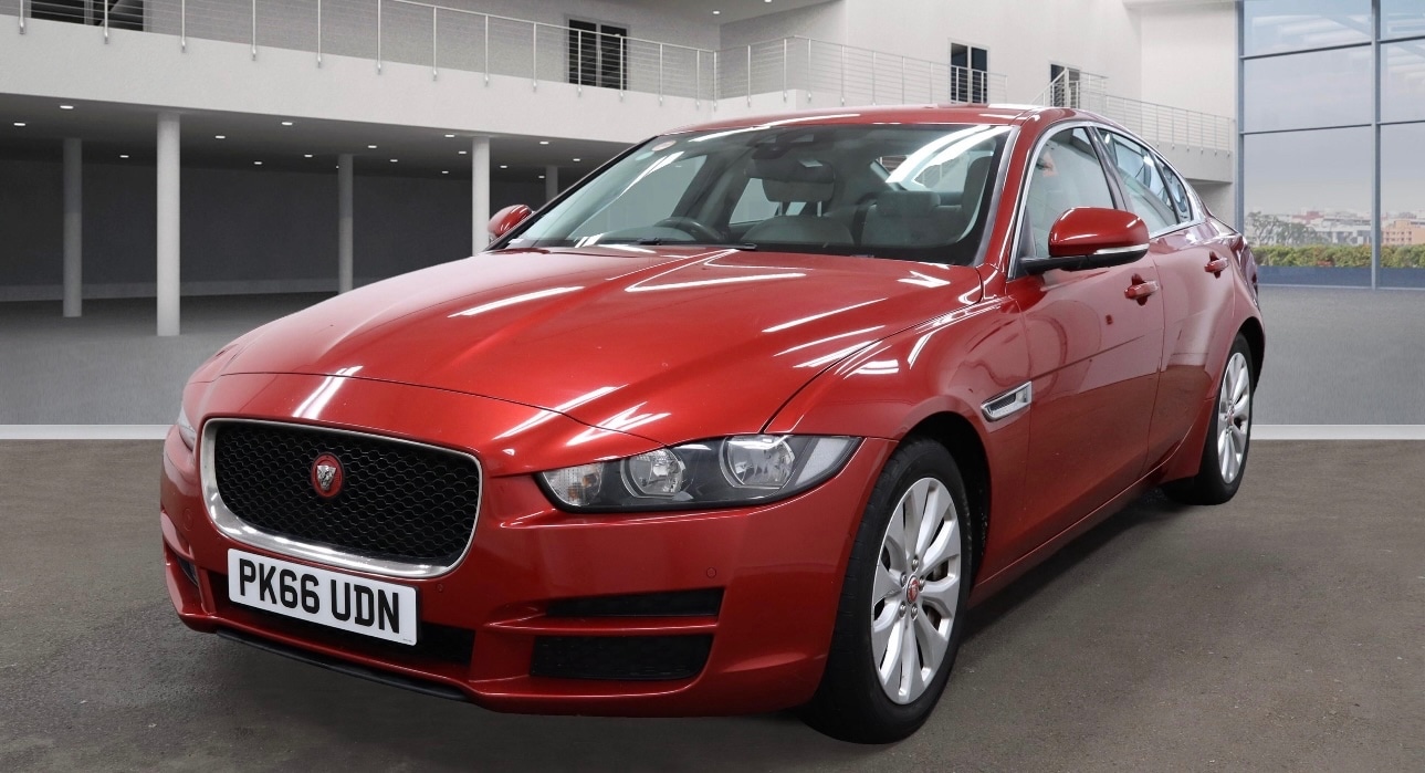 Used Jaguar XE 2016 for sale - 76946147: Photo 3