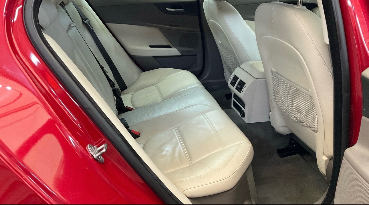 Used Jaguar XE 2016 for sale - 76946147: Photo 6