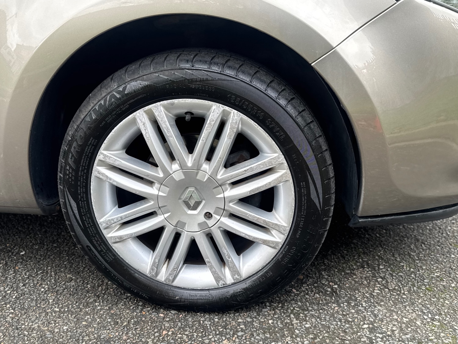 Used Renault Clio 2011 for sale - 76543090: Photo 12