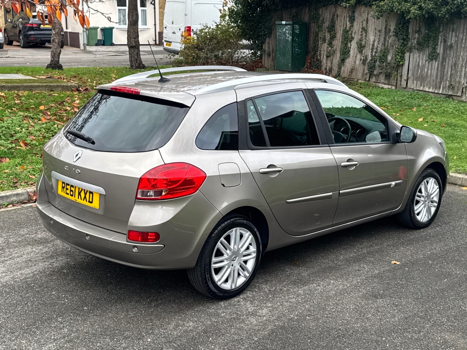 Used Renault Clio 2011 for sale - 76543090: Photo 16