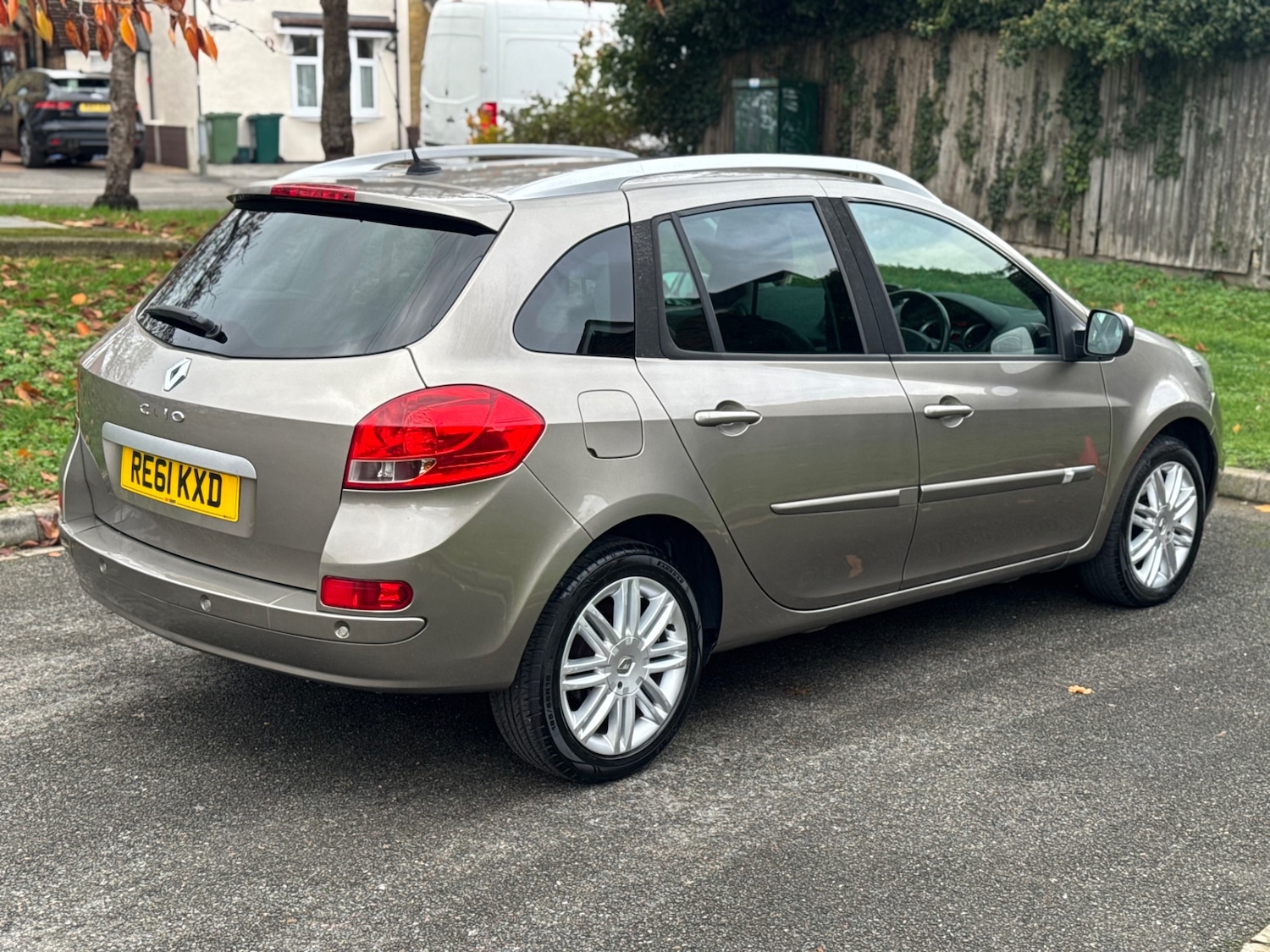 Used Renault Clio 2011 for sale - 76543090: Photo 17