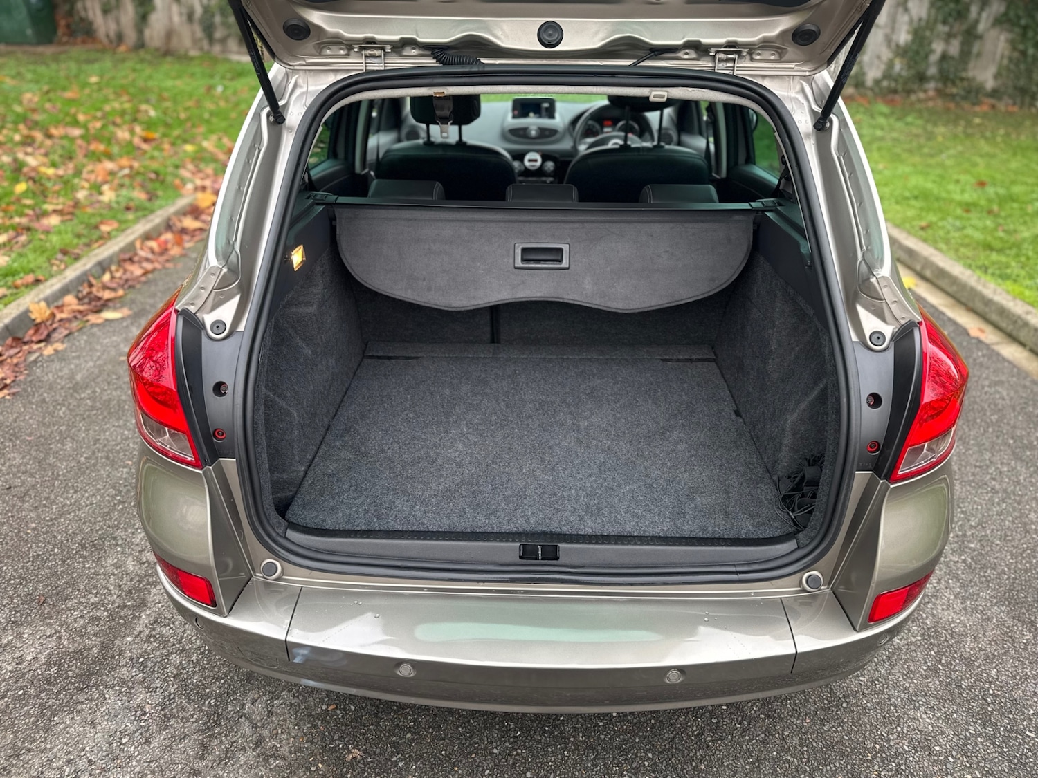 Used Renault Clio 2011 for sale - 76543090: Photo 18