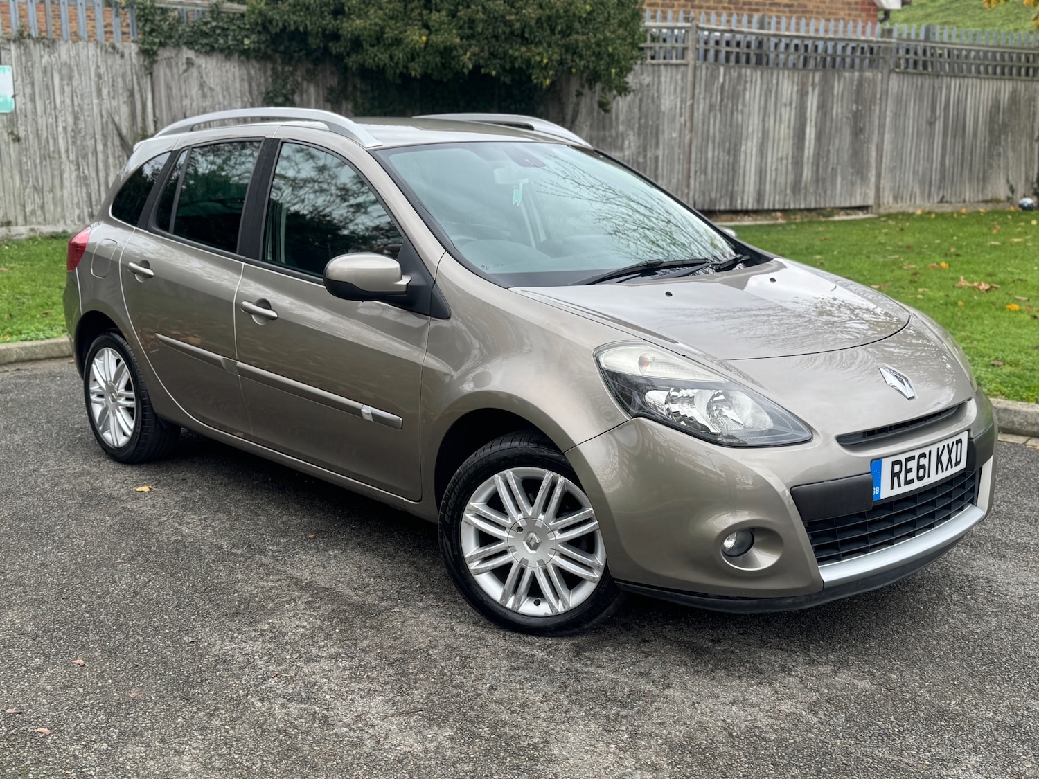 Used Renault Clio 2011 for sale - 76543090: Photo 2