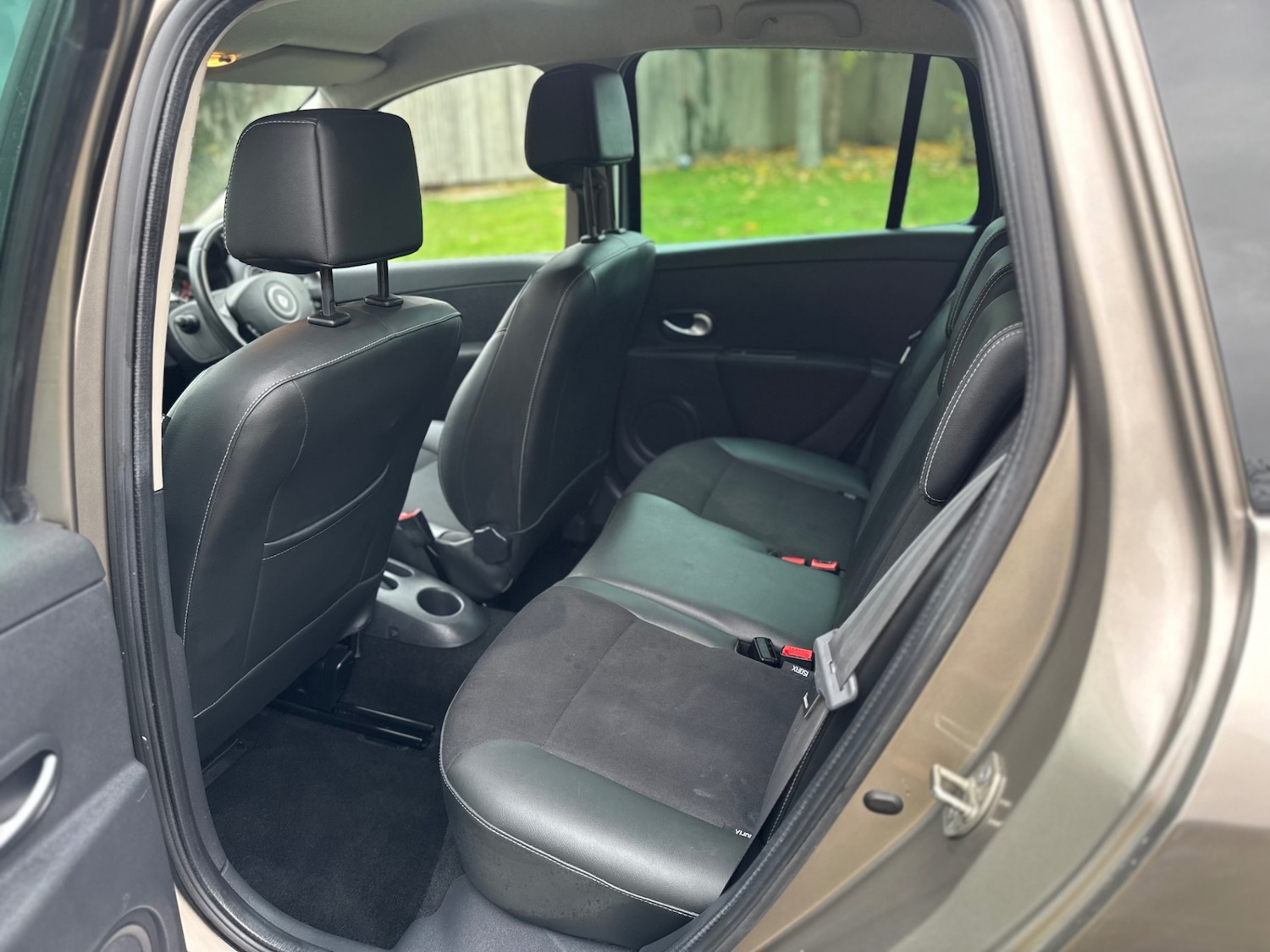 Used Renault Clio 2011 for sale - 76543090: Photo 20