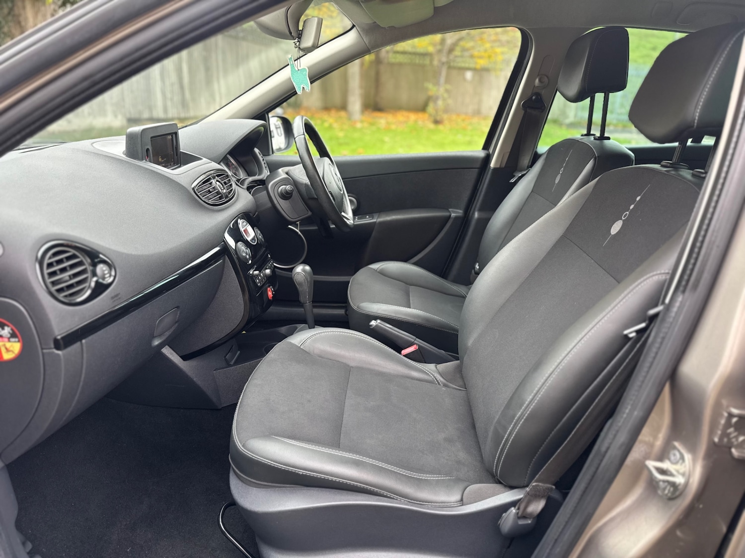 Used Renault Clio 2011 for sale - 76543090: Photo 22