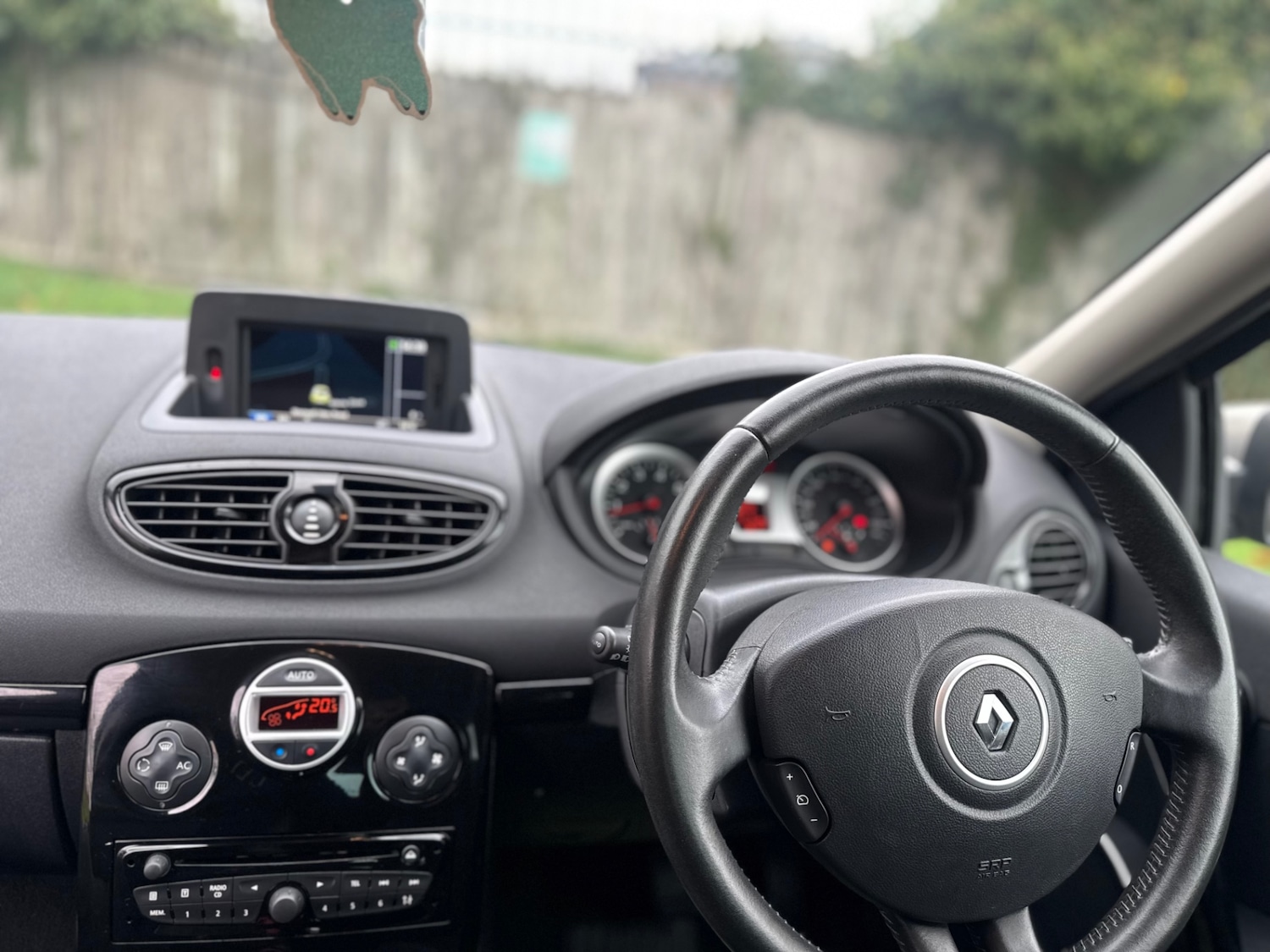 Used Renault Clio 2011 for sale - 76543090: Photo 23