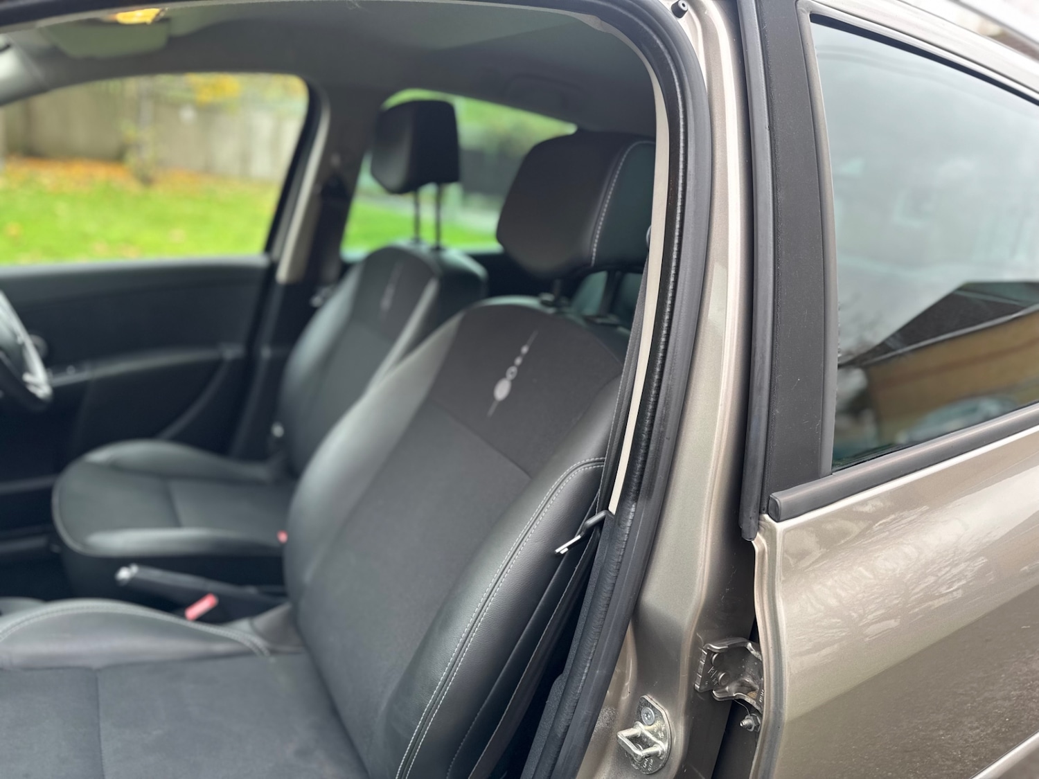 Used Renault Clio 2011 for sale - 76543090: Photo 24