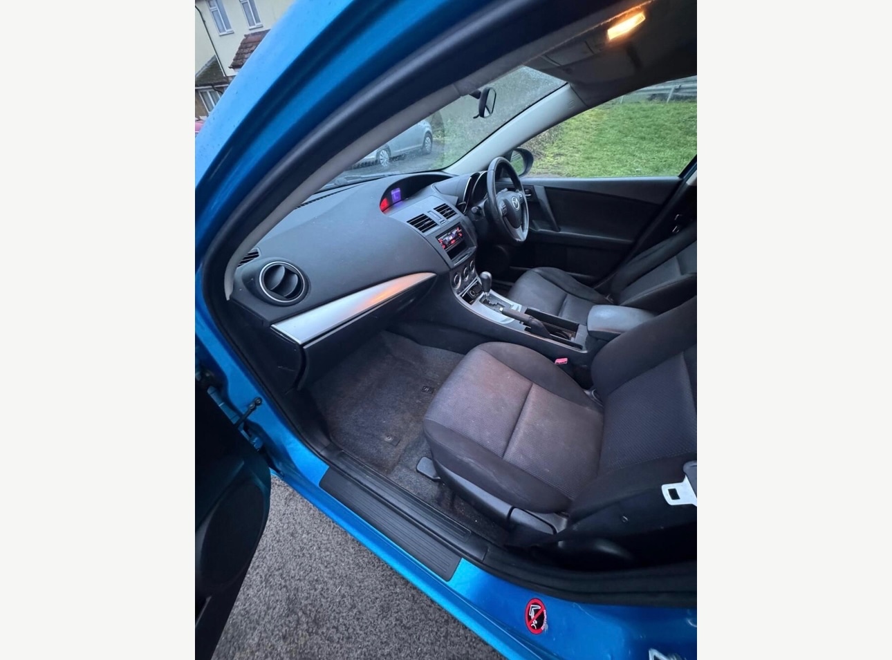 Used Mazda Mazda3 2011 for sale - 77662309: Photo 9