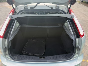 Used Ford Focus 2010 for sale - 77523075: Photo