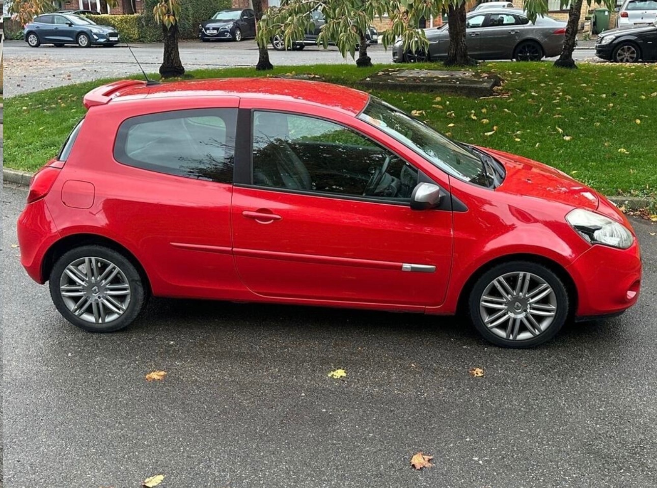 Used Renault Clio 2011 for sale - 76418555: Photo 3