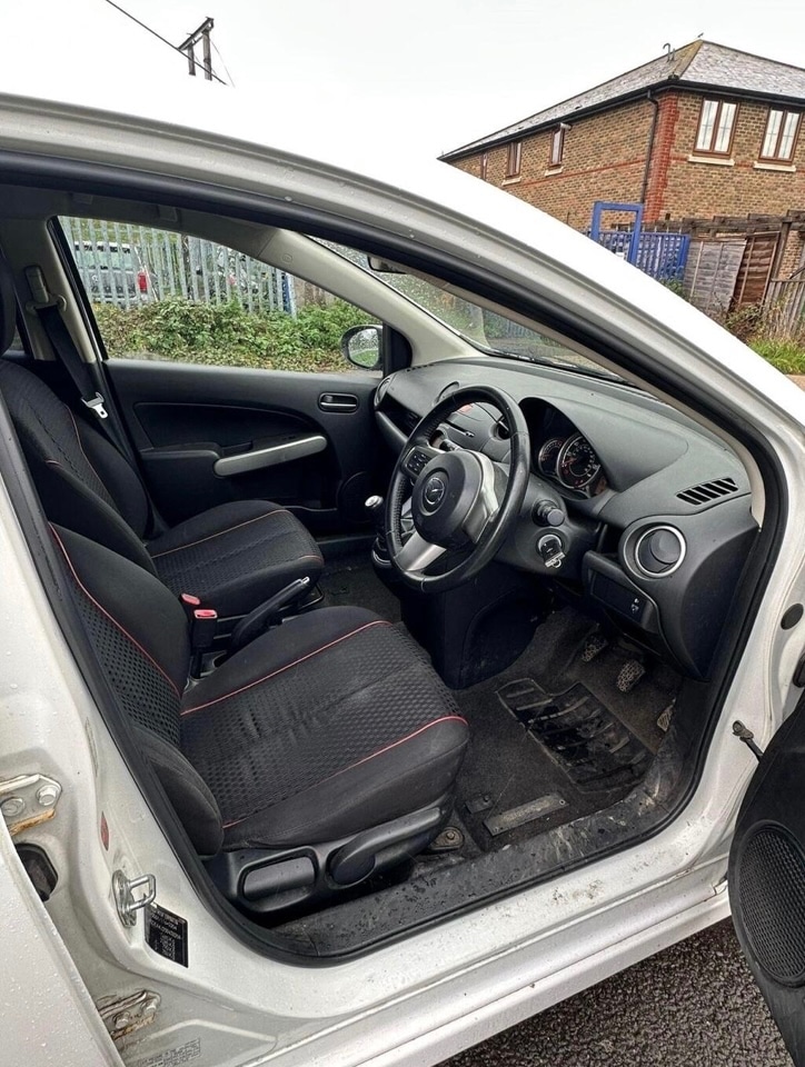 Used Mazda Mazda2 2011 for sale - 76403124: Photo 10