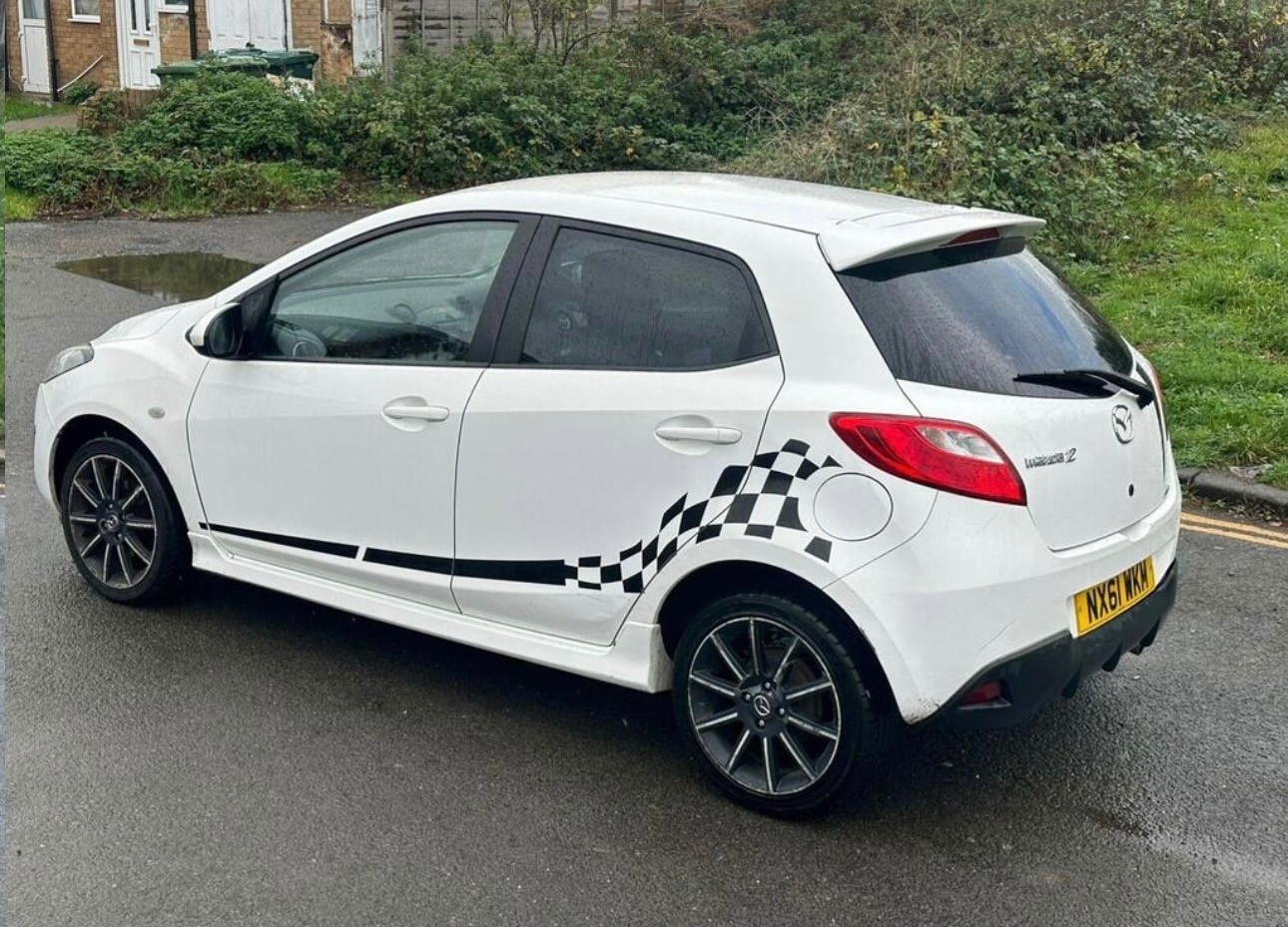 Used Mazda Mazda2 2011 for sale - 76403124: Photo 4