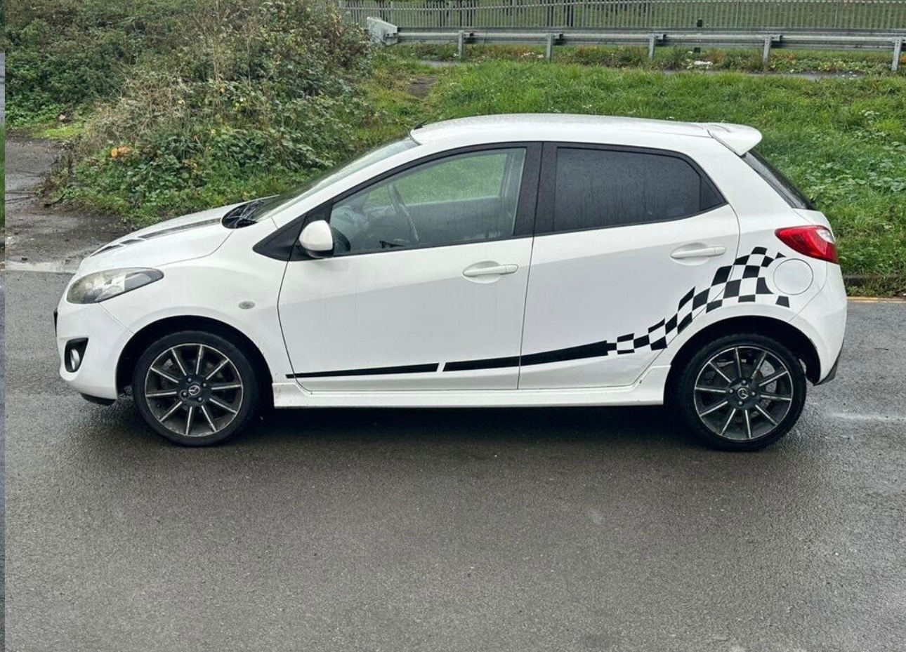 Used Mazda Mazda2 2011 for sale - 76403124: Photo 6