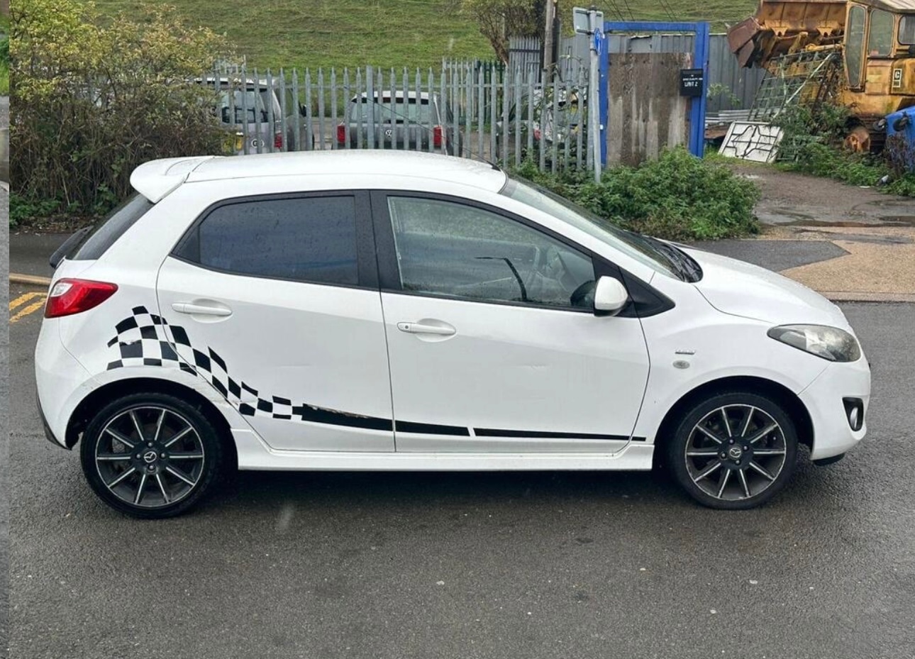 Used Mazda Mazda2 2011 for sale - 76403124: Photo 9