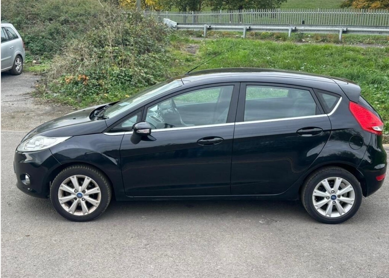 Used Ford Fiesta 2011 for sale - 76402902: Photo 6