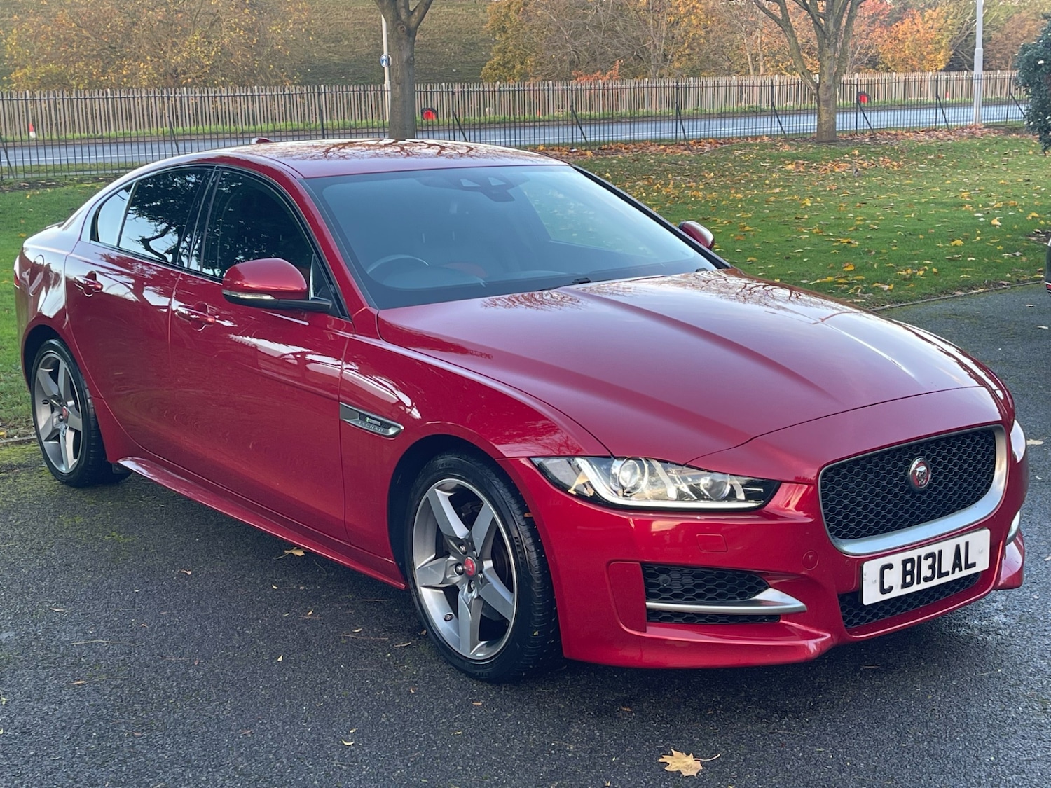 Used Jaguar XE 2017 for sale - 76640669: Photo 4
