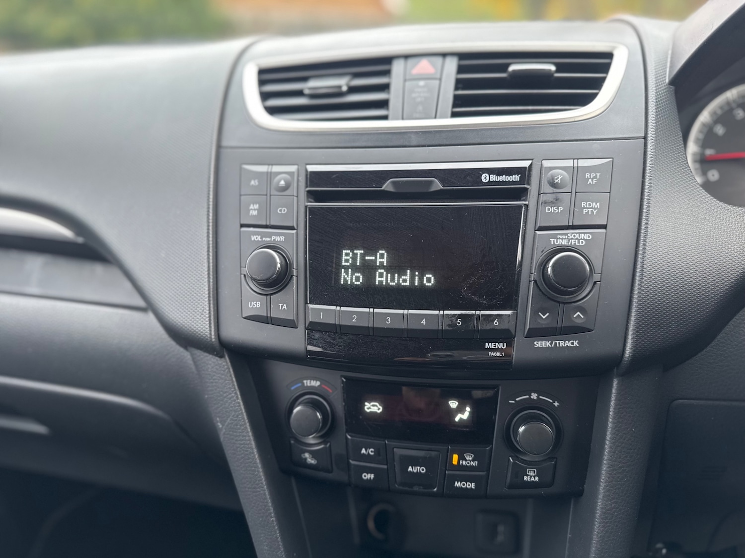 Used Suzuki Swift 2011 for sale - 76588997: Photo 10