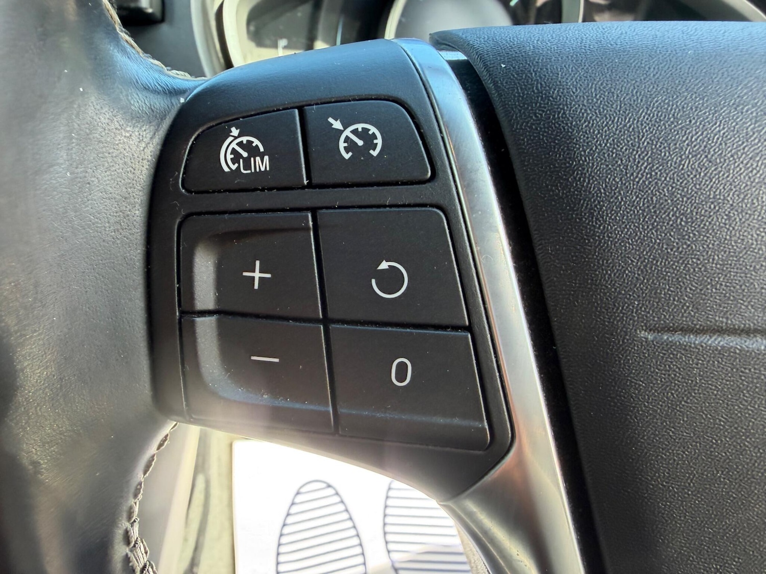 Used Volvo V40 for sale - 77977652: Photo 37