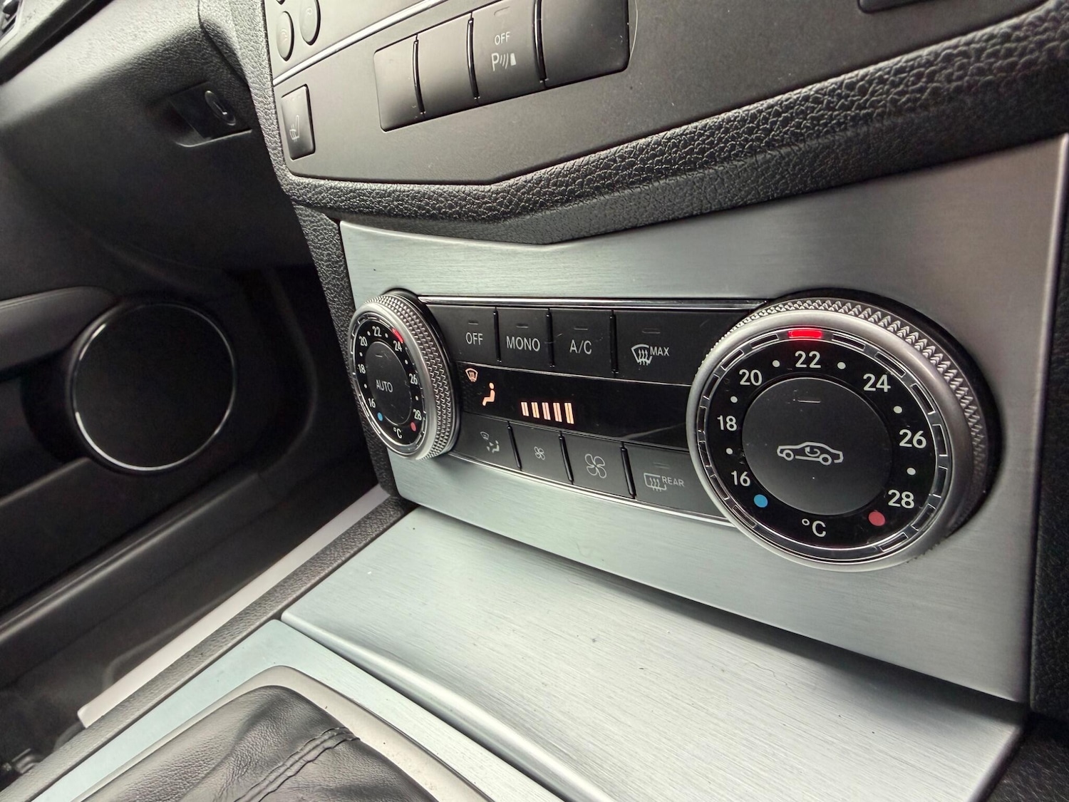 Used Mercedes-Benz C Class 2010 for sale - 77716081: Photo 37