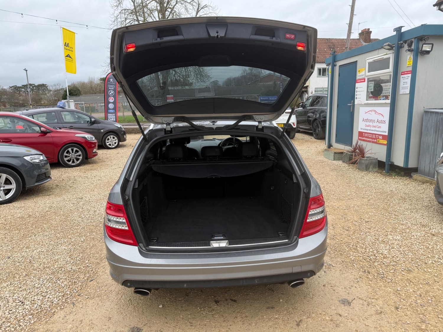 Used Mercedes-Benz C Class 2010 for sale - 77716081: Photo 8