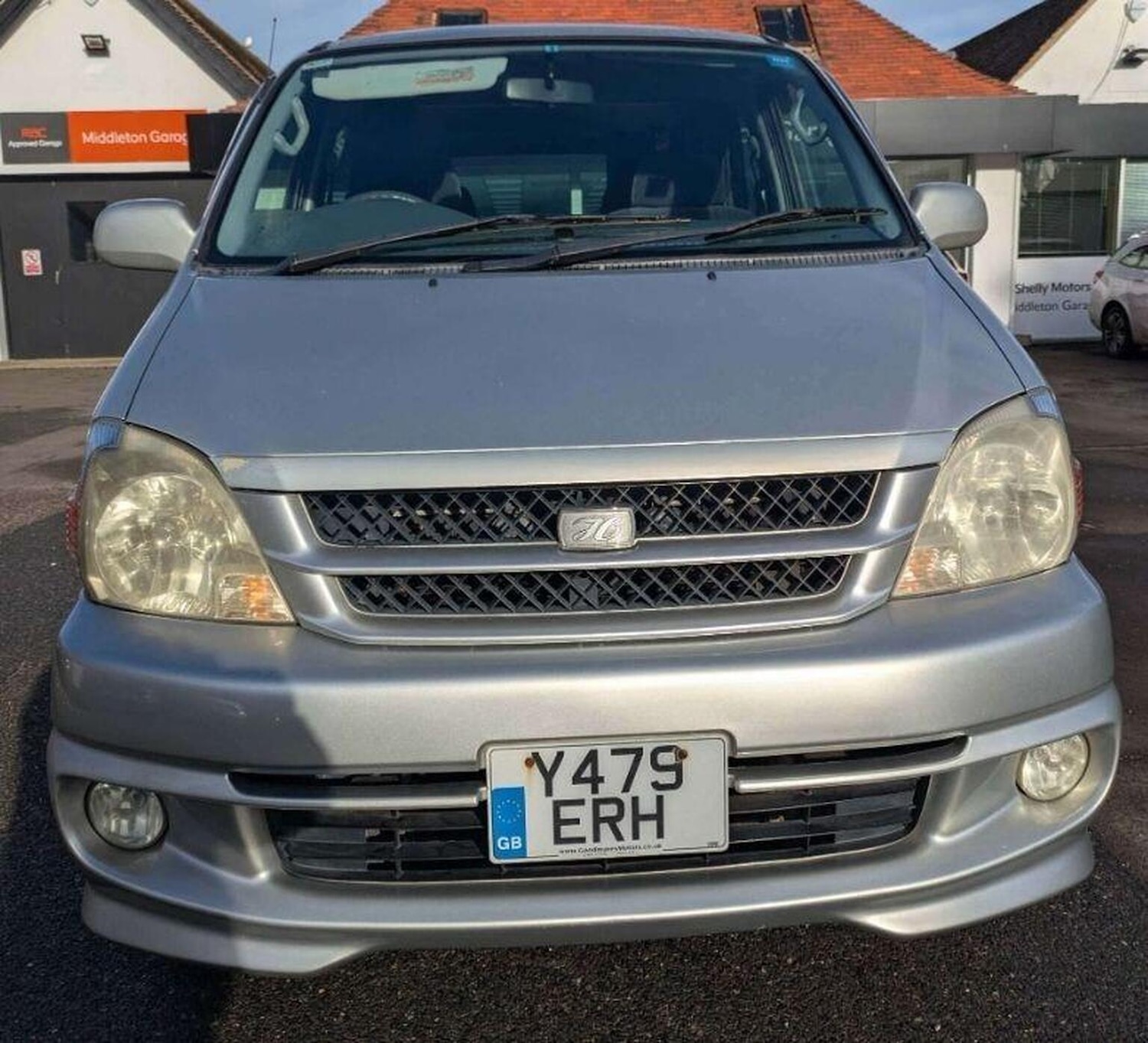 Used Toyota HiAce 2015 for sale - 77470240: Photo 2