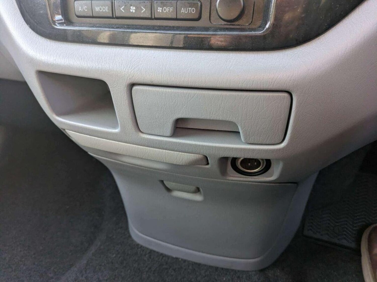 Used Toyota HiAce 2015 for sale - 77470240: Photo 22