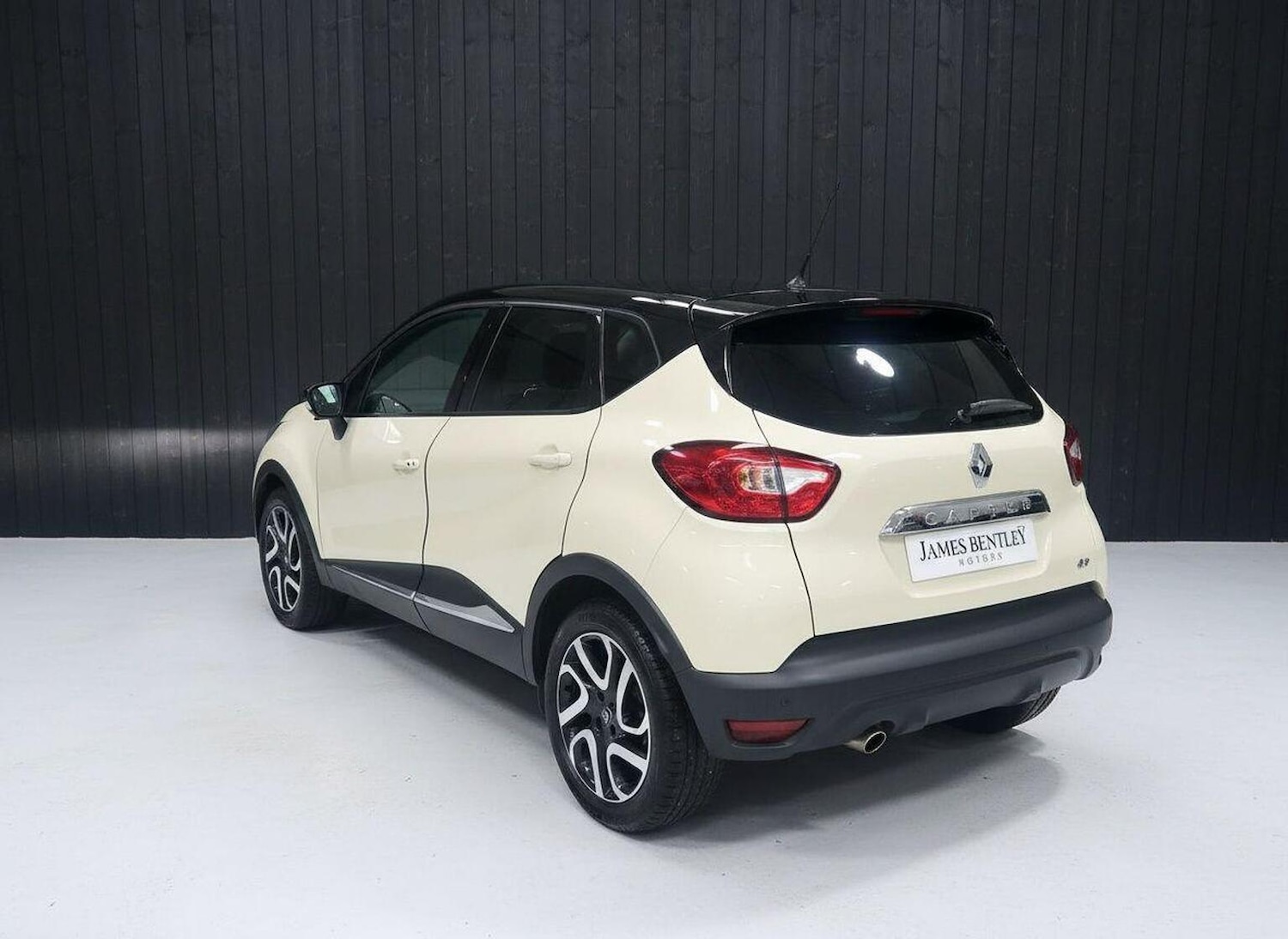 Used Renault Captur 2015 for sale - 77459968: Photo 5