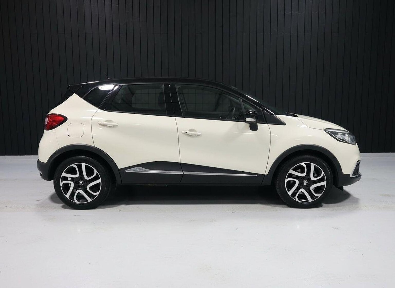 Used Renault Captur 2015 for sale - 77459968: Photo 8