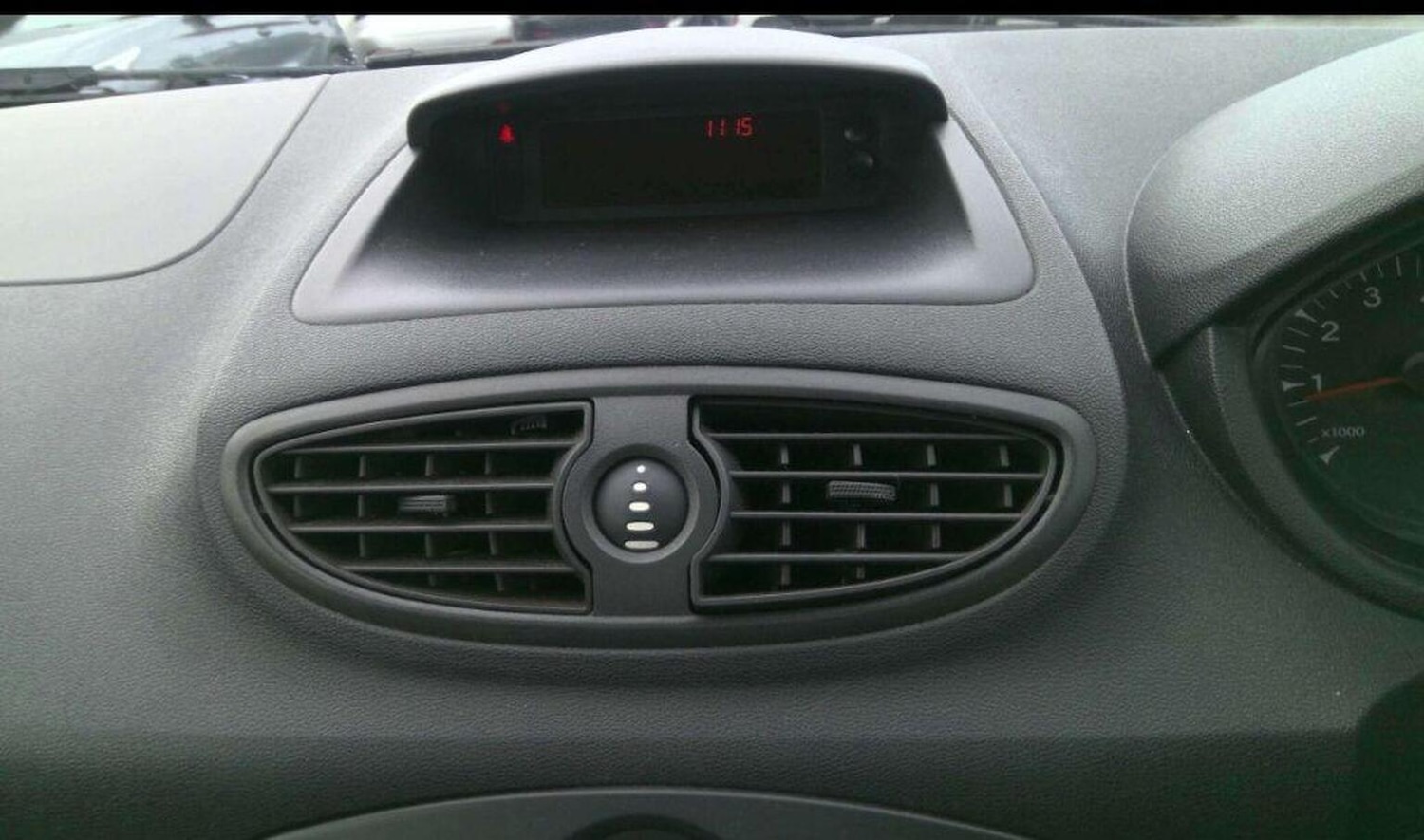 Used Renault Clio 2010 for sale - 77494867: Photo 18