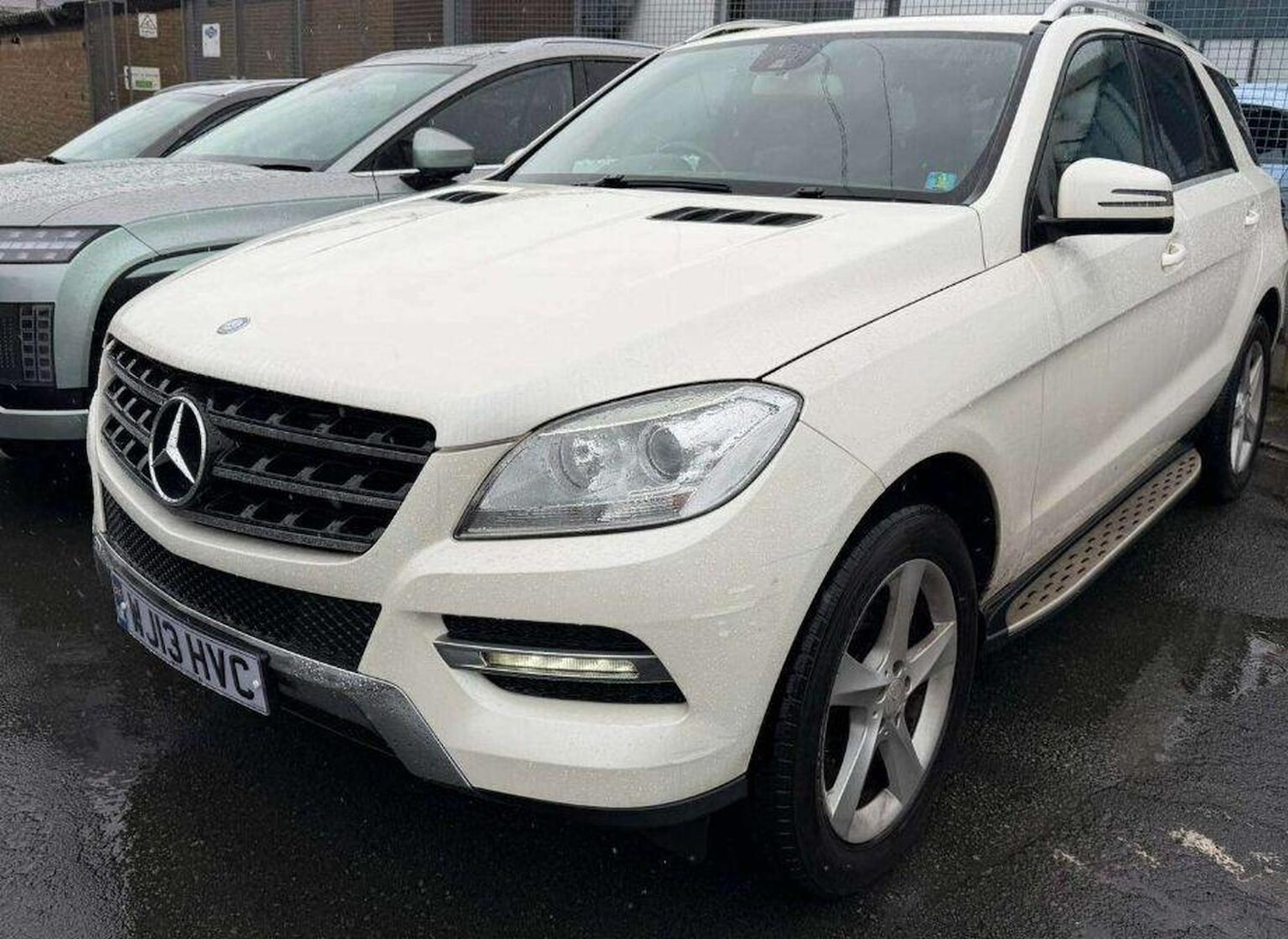 Used Mercedes-Benz M Class 2013 for sale - 77385339: Photo 2