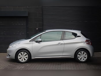 Used Peugeot 208 2013 for sale - 76837087: Photo