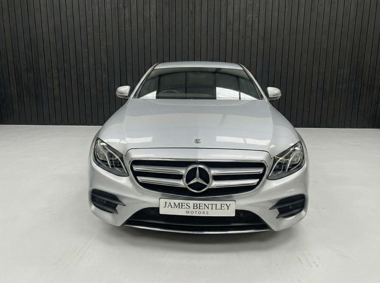 Used Mercedes-Benz E Class 2017 for sale - 77781790: Photo 2