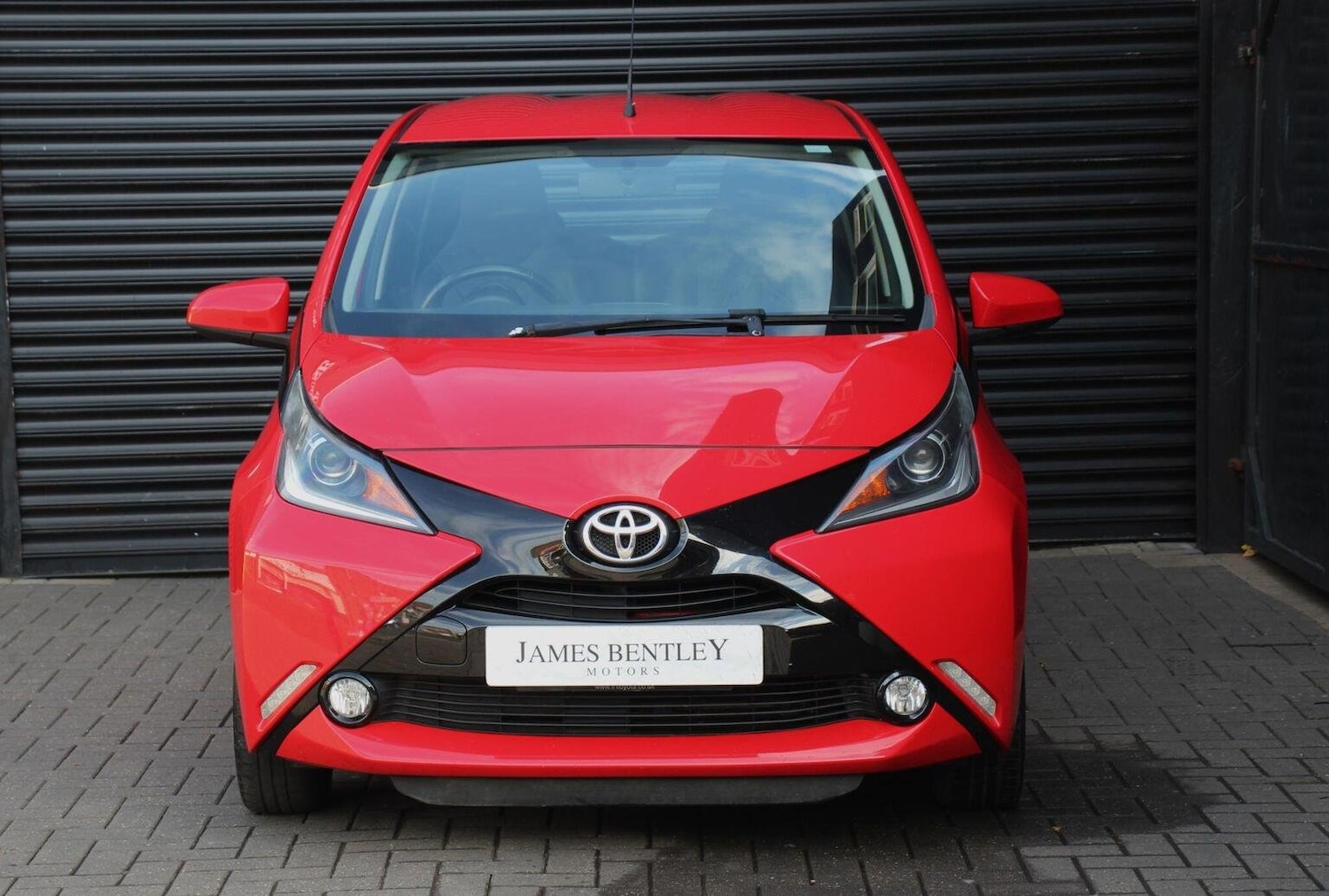 Used Toyota AYGO 2016 for sale - 76120294: Photo 2