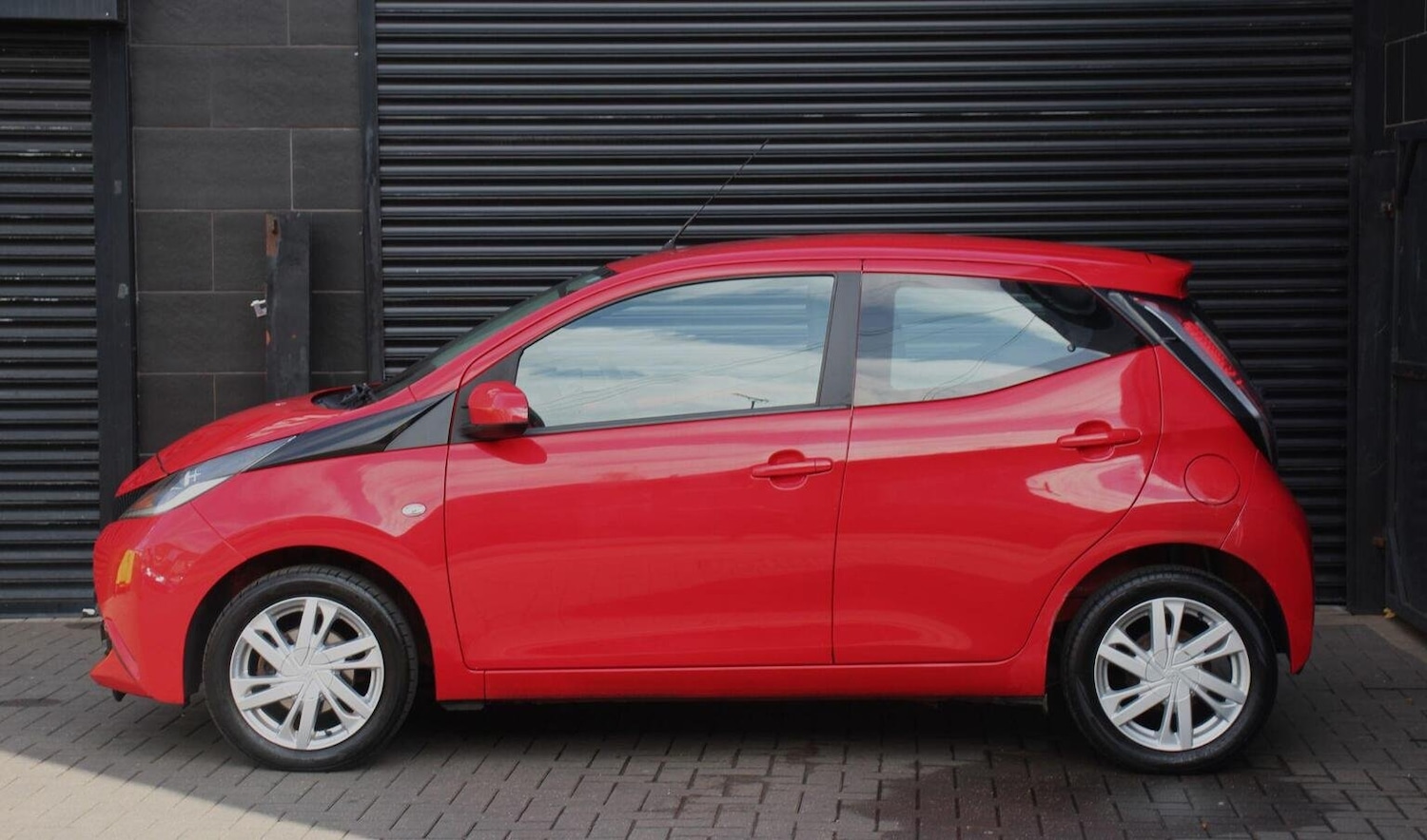 Used Toyota AYGO 2016 for sale - 76120294: Photo 4