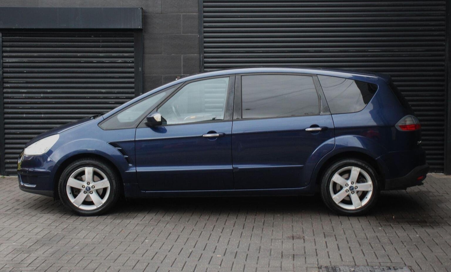 Used Ford S-Max 2009 for sale - 76418373: Photo 4