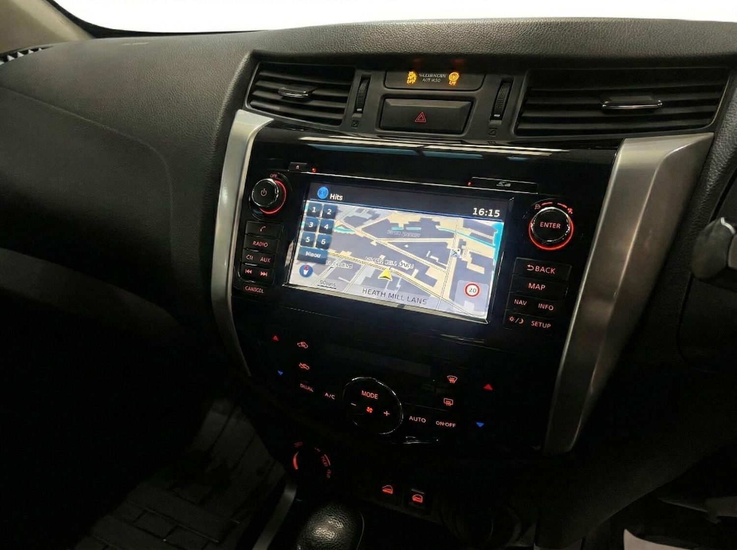 Used Nissan Navara 2017 for sale - 77742865: Photo 11