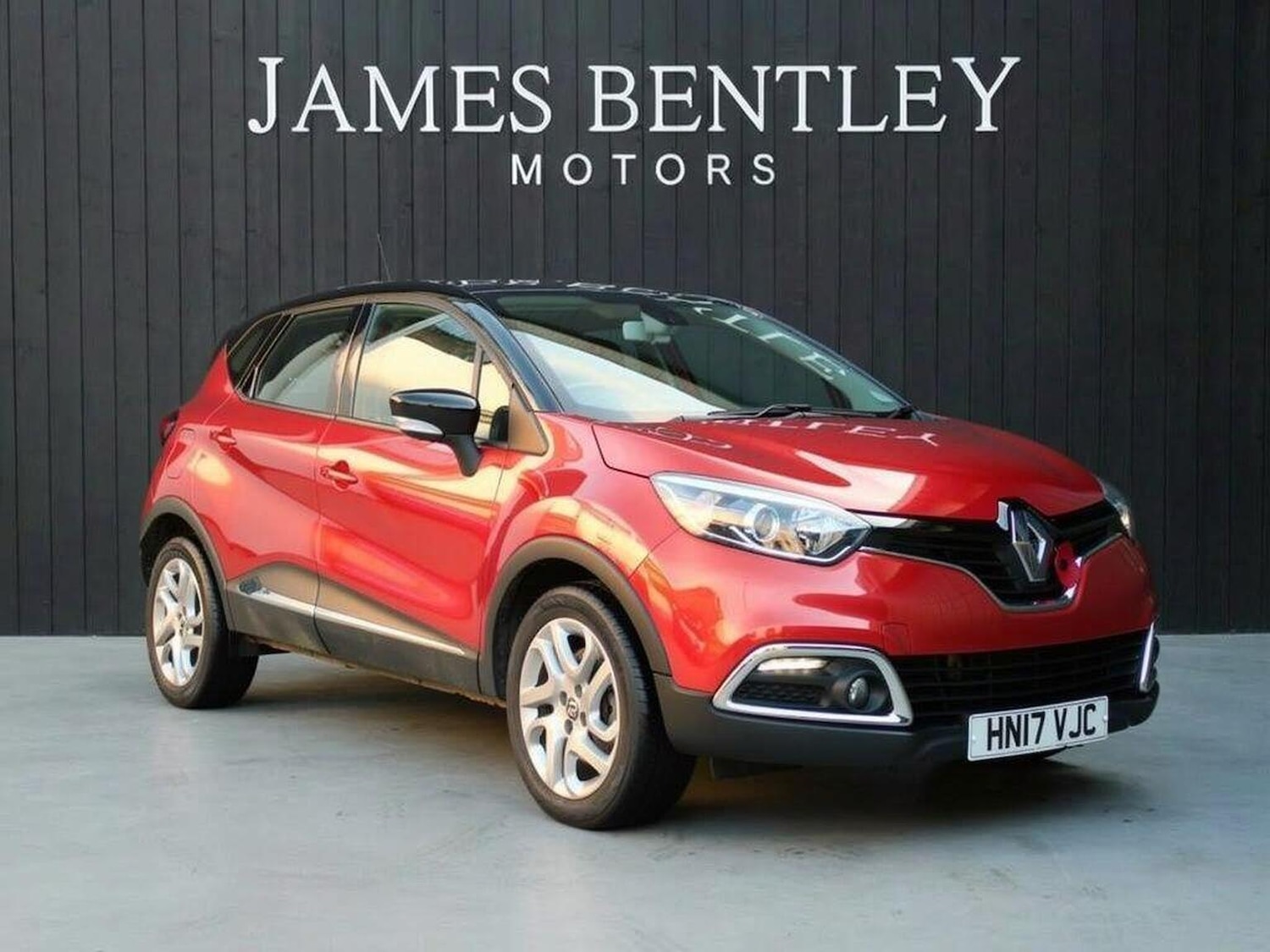 Used Renault Captur 2017 for sale - 77329204: Photo 1