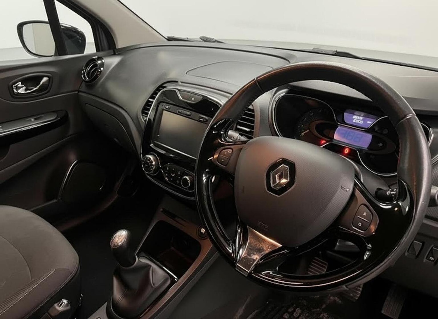 Used Renault Captur 2015 for sale - 77438235: Photo 8