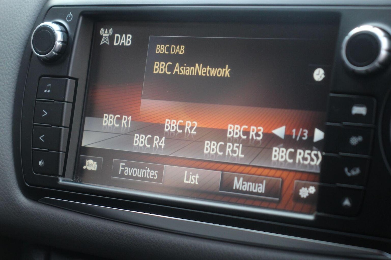 Used Toyota Yaris 2016 for sale - 76471199: Photo 29