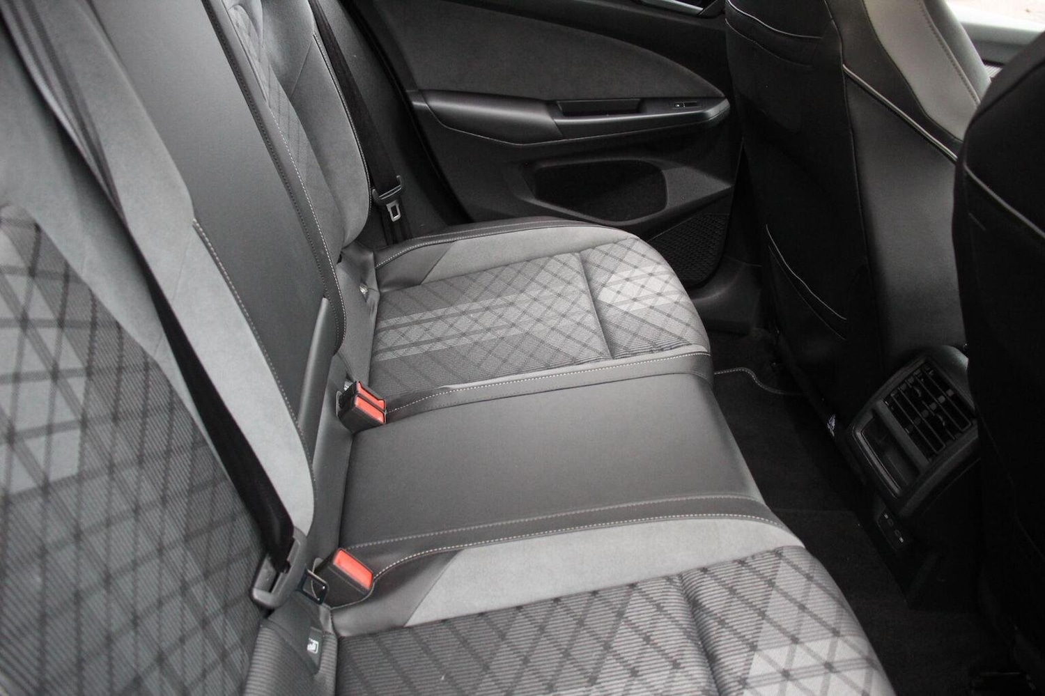 Used Volkswagen Golf 2024 for sale - 76268590: Photo 32