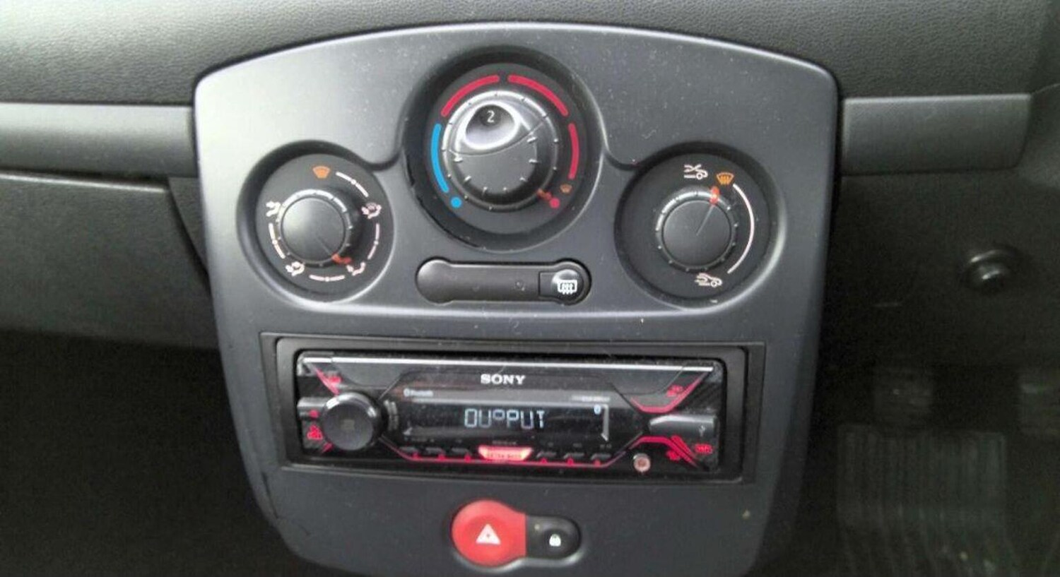 Used Renault Clio 2010 for sale - 78112136: Photo 13