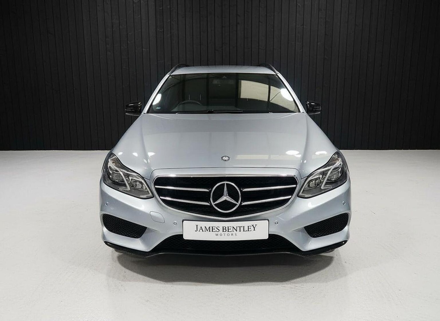 Used Mercedes-Benz E Class 2015 for sale - 77459967: Photo 2