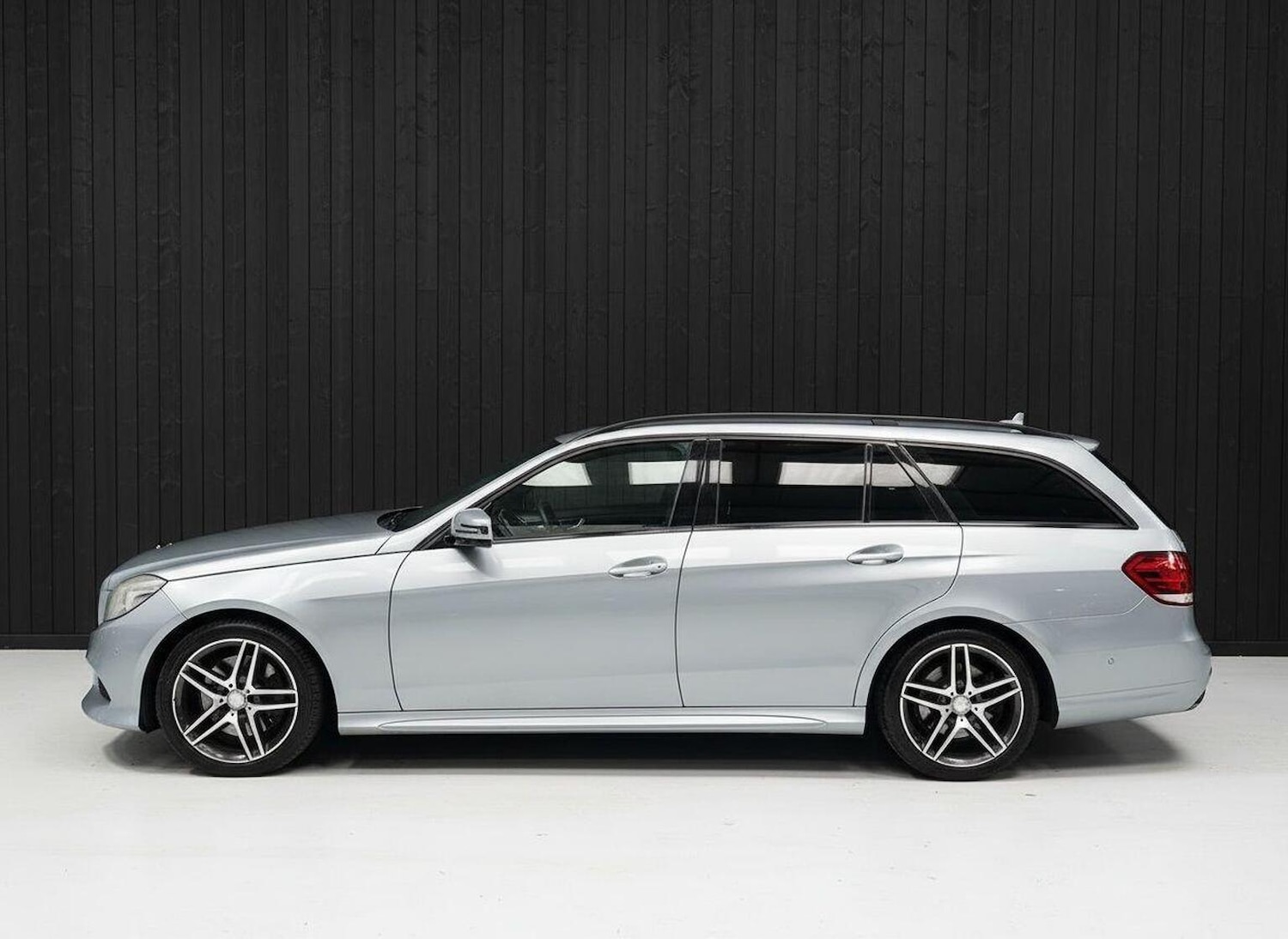 Used Mercedes-Benz E Class 2015 for sale - 77459967: Photo 4