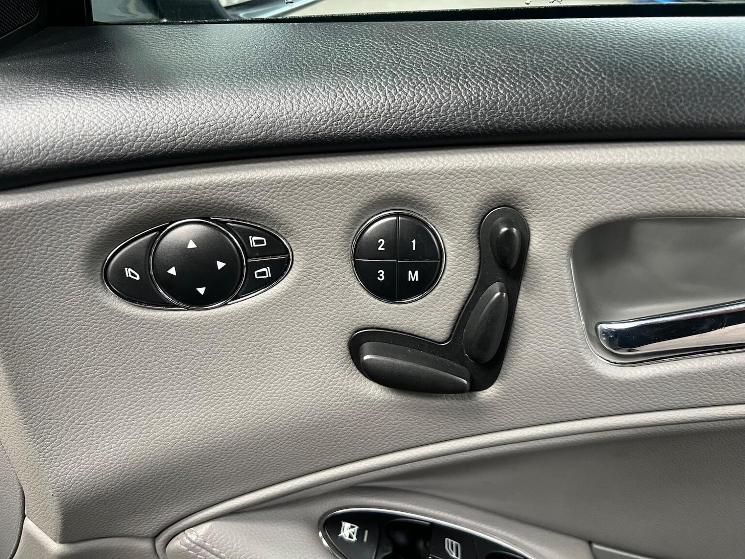 Used Mercedes-Benz CLS 2010 for sale - 77891646: Photo 22